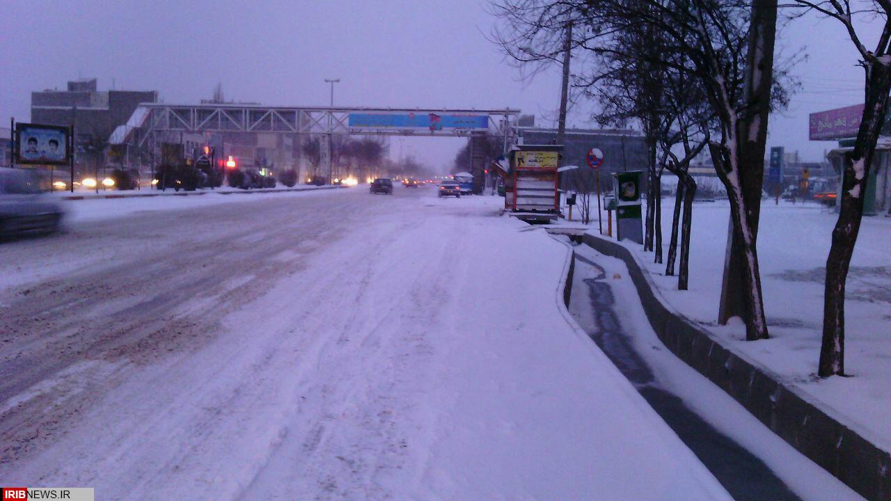بارش برف و تعطیلی مدارس در برخی نقاط کشور بارش برف و تعطیلی مدارس در برخی نقاط کشور