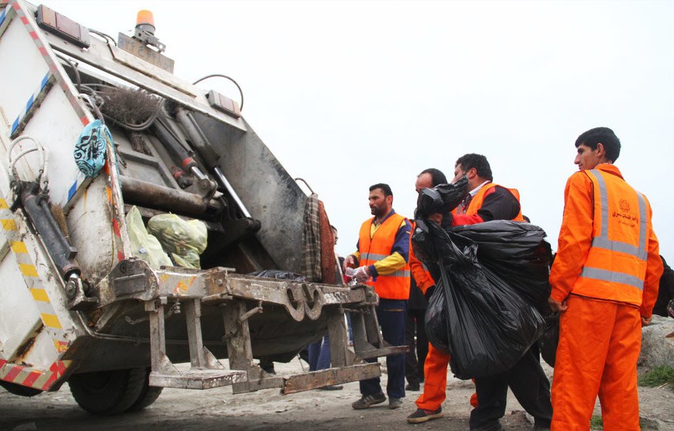 جمع آوری سه هزار تن زباله از شهر مهران