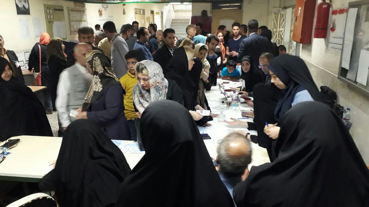 انتخابات 96 / پایان رای گیری و آغاز شمارش آرا در گیلان انتخابات 96 / پایان رای گیری و آغاز شمارش آرا در گیلان