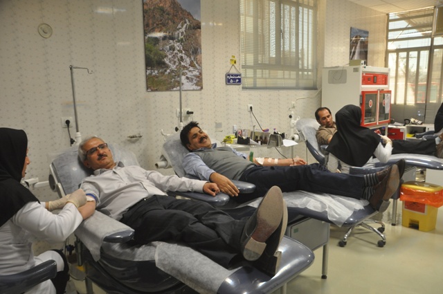 اهداء خون اعضای هیئت رئیسه دانشگاه علوم پزشکی