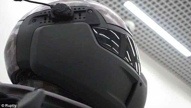 پلیس آهنی یا سرباز روسی؟ +تصاویر