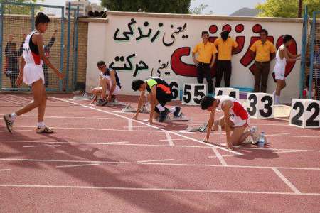 فارس رتبه نخست مسابقات کشوری دو و میدانی دانش آموزان پسر کشور