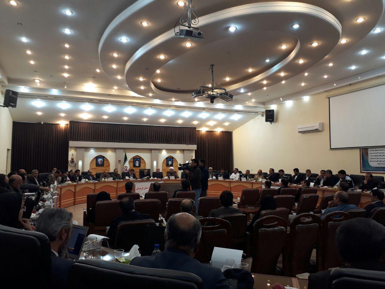 اخراج دو مدیر ارشد مخابرات و ارتباطات استان کرمان در جلسه ستاد مدیریت بحران اخراج دو مدیر ارشد مخابرات و ارتباطات استان کرمان در جلسه ستاد مدیریت بحران