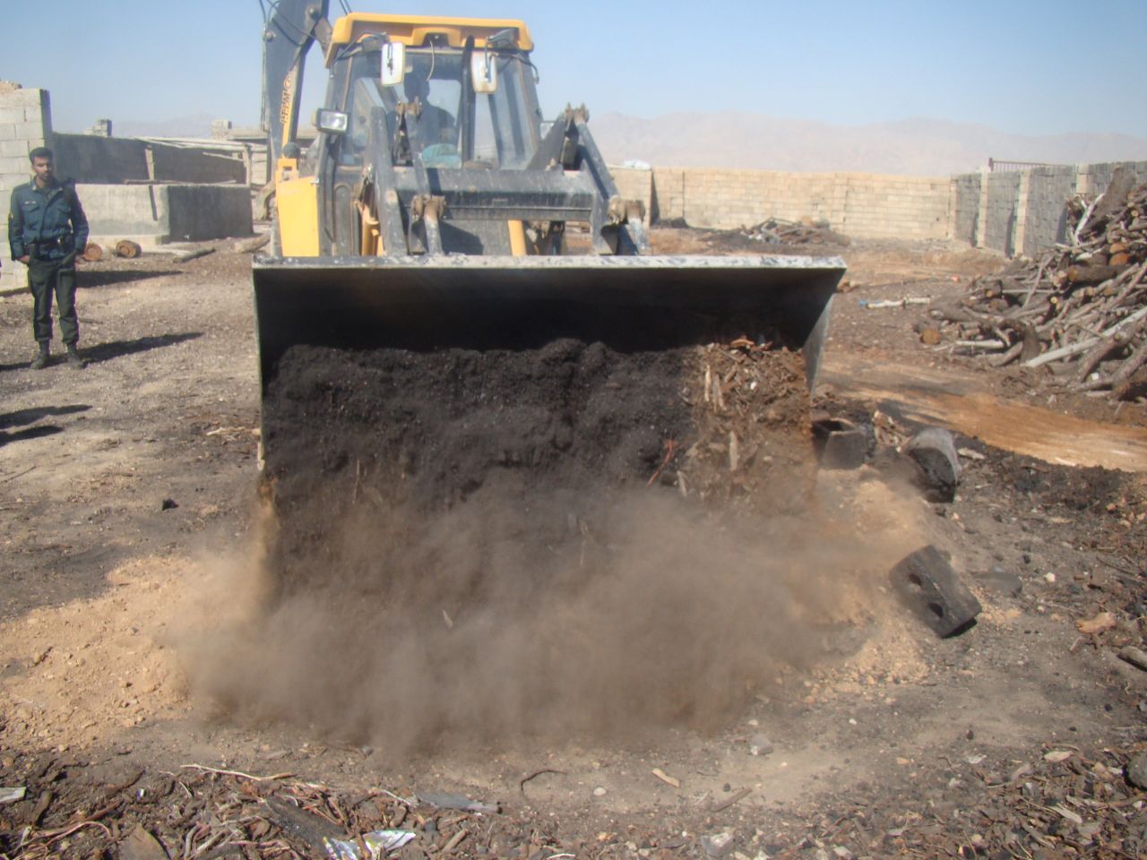 تخریب 35 چاه زغال در حاجی آباد نجف آباد تخریب 35 چاه زغال در حاجی آباد نجف آباد