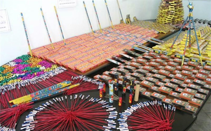 كشف 50 هزار عدد مواد محترقه غیرمجاز در نجف آباد