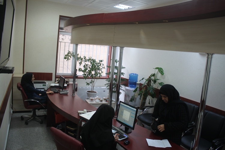 ارائه خدمات پر مخاطب در میز خدمت