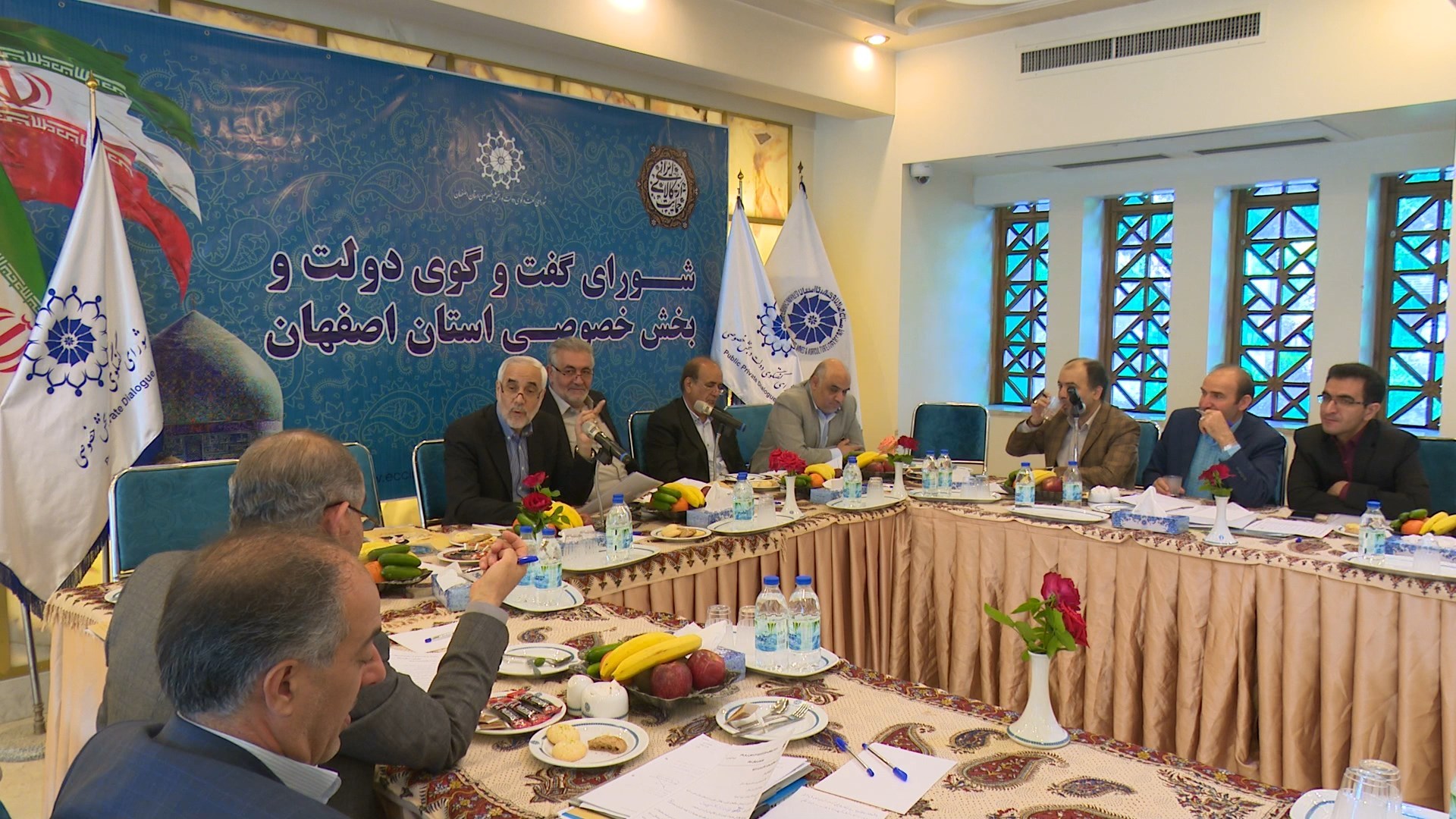 برگزاری شورای گفت و گوی دولت وبخش خصوصی استان اصفهان برگزاری شورای گفت و گوی دولت وبخش خصوصی استان اصفهان