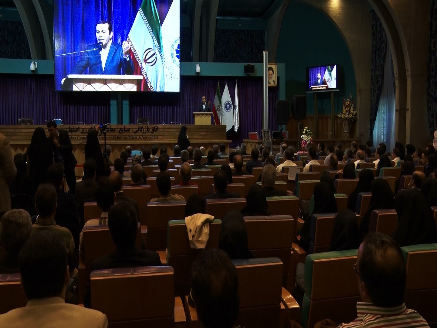 مشکلات با تعاون و همدلی رفع می شود