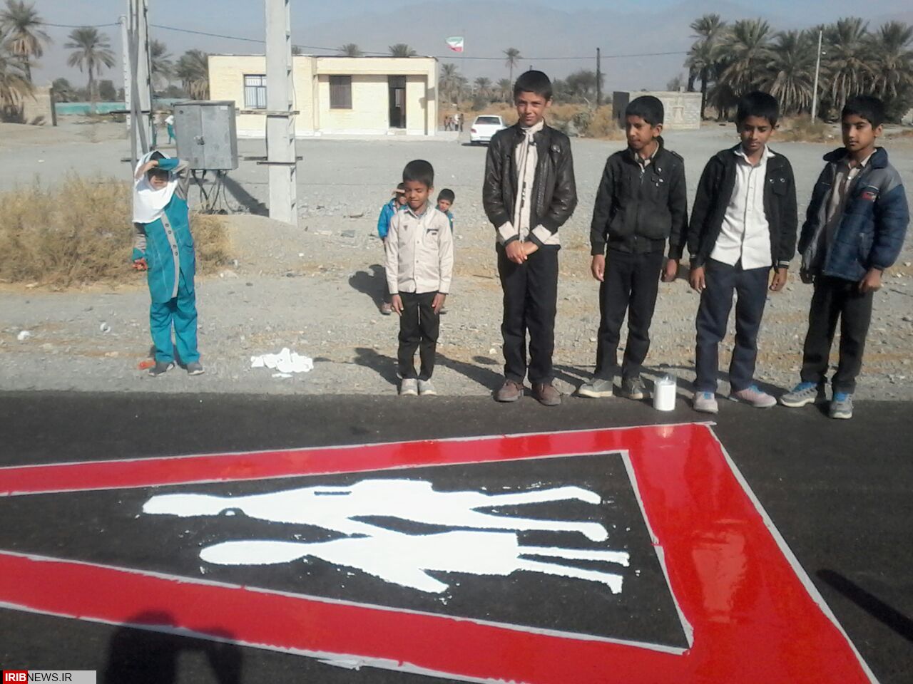 ایمن سازی مدارس جنوب کرمان در حریم جاده ها ایمن سازی مدارس جنوب کرمان در حریم جاده ها