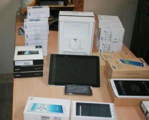 دستگیری سارق محموله تبلت در کازرون دستگیری سارق محموله تبلت در کازرون