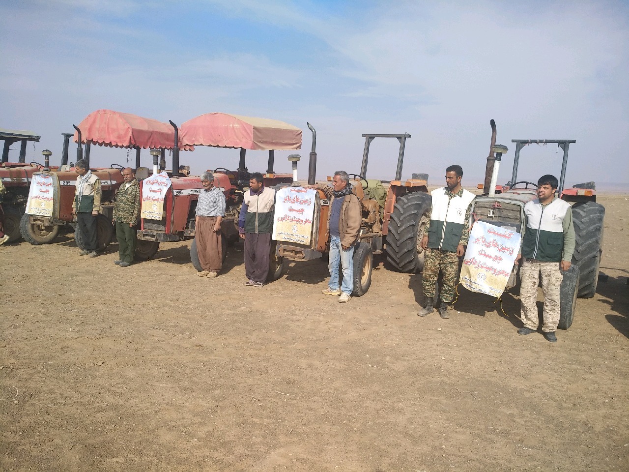 کشت گندم در زمین های بایر خوشاب به همت گروه های جهادی