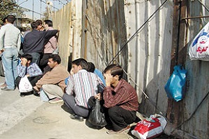 می شود‌ بی‌تفاوت رد‌ شد‌ و چيزی ند‌يد‌؟