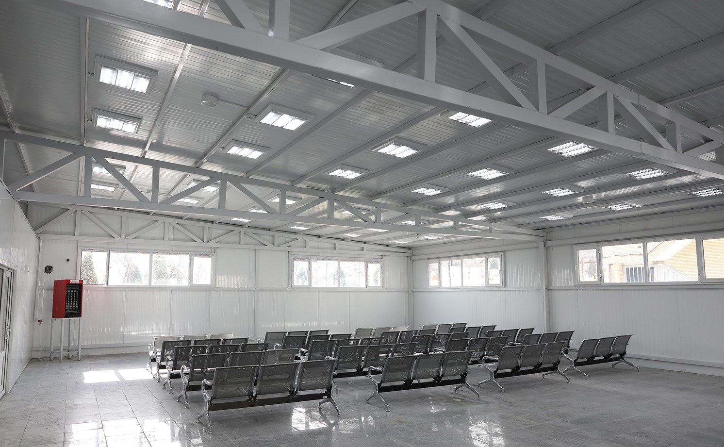 می شود‌ بی‌تفاوت رد‌ شد‌ و چيزی ند‌يد‌؟