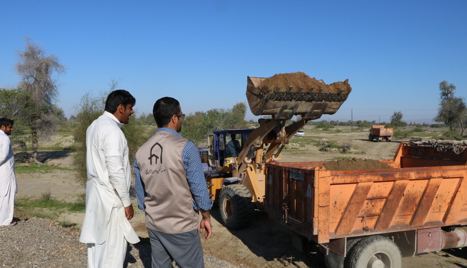 ادامه حضور موسسه مسکن و عمران اجتماعی بسیج در مناطق سیل زده سیستان و بلوچستان ادامه حضور موسسه مسکن و عمران اجتماعی بسیج در مناطق سیل زده سیستان و بلوچستان
