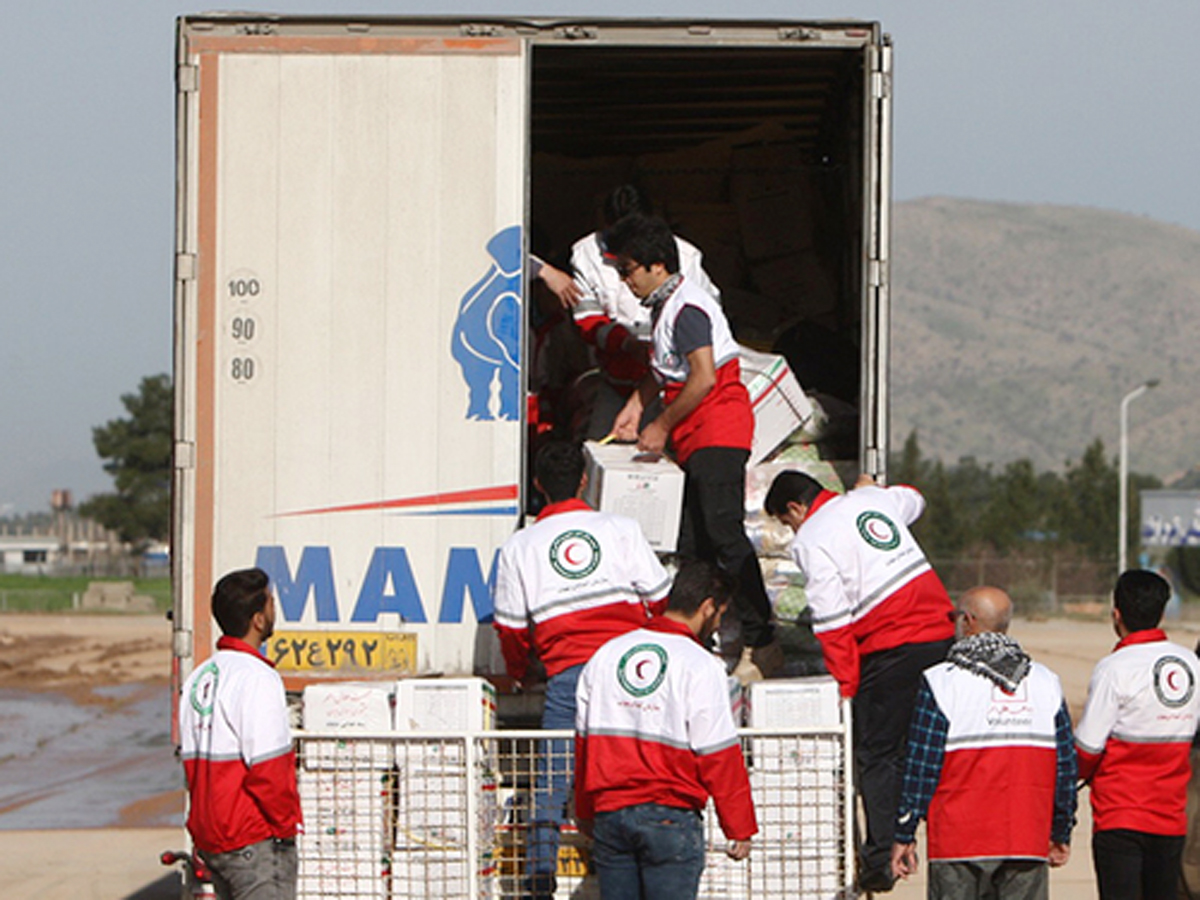 ارسال کمک‌های مردمی هلال احمر به مناطق سیل زده