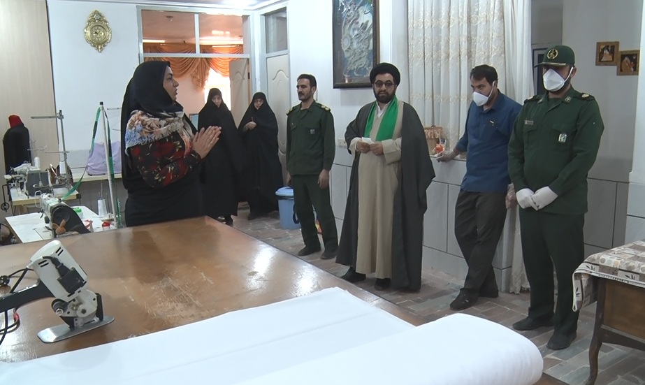 تشکیل زنجیره مبارزه با کرونا ازجنس ایثار درمیبد تشکیل زنجیره مبارزه با کرونا ازجنس ایثار درمیبد