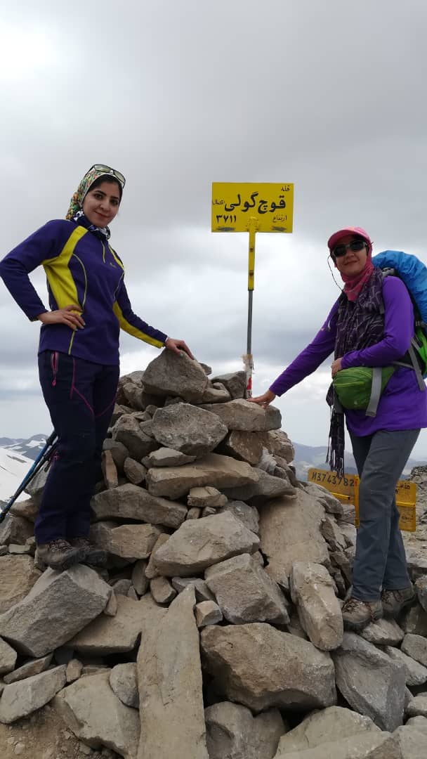 صعود دو بانوی کوهنورد آباده‌ای به ارتفاعات تبریز و ارومیه