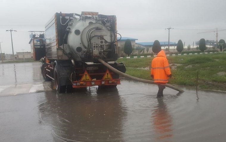 استقرار 78 دستگاه تانکر جمع آوری آب در شهر مشهد