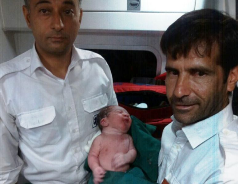 تولد نوزاد عجول در آمبولانس