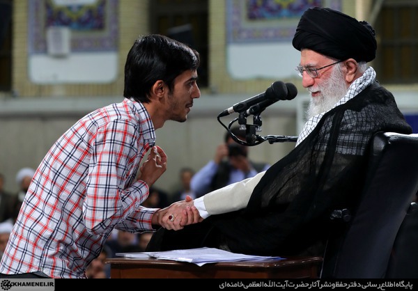 حاشیهنگاری دیدار شماری از دانشجویان با رهبر انقلاب حاشیهنگاری دیدار شماری از دانشجویان با رهبر انقلاب