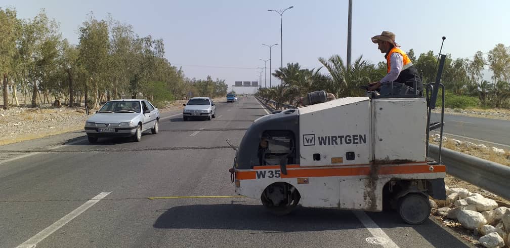 ایمن سازی راههای جنوب کرمان در عملیات شیار لرزاننده ایمن سازی راههای جنوب کرمان در عملیات شیار لرزاننده