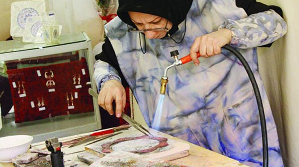 حمایت از زنانی که بار زندگی بر دوش می کشند