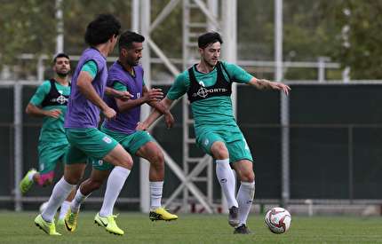 برگزاری نشست خبری سرمربیان تیم‌های فوتبال بحرین و ایران