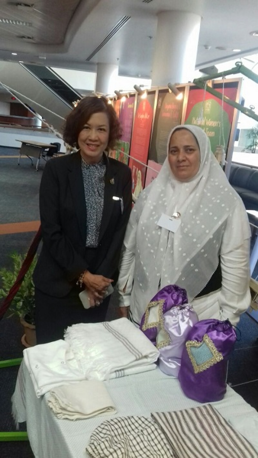 نمایش صنایع دستی بیرجند در تایلند نمایش صنایع دستی بیرجند در تایلند