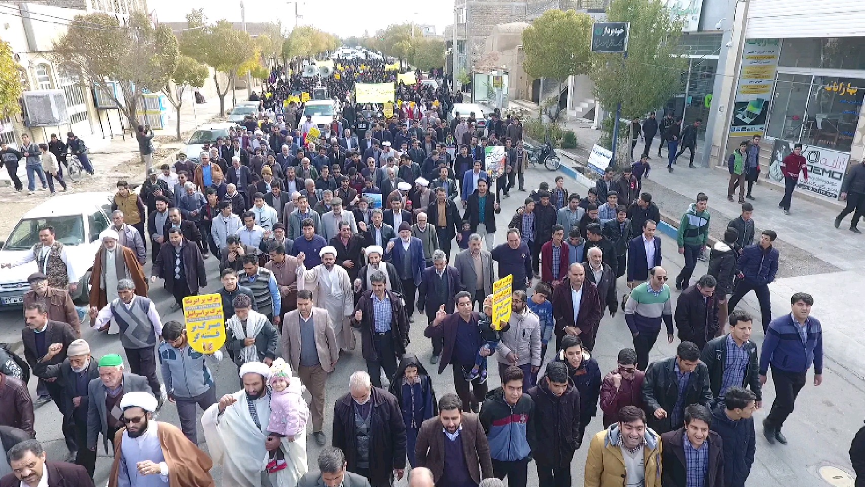 تظاهرکنندگان بهابادی فتنه آفرینی ایادی استکبار را محکوم کردند