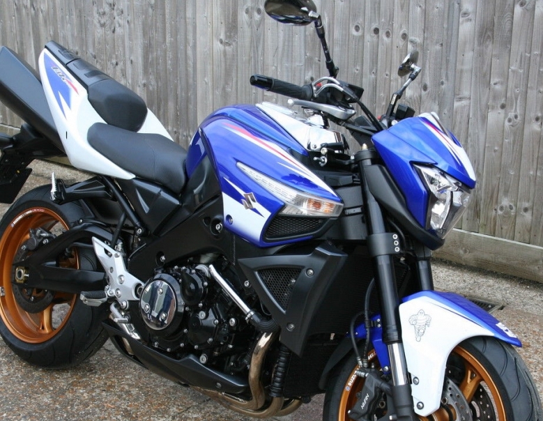 توقیف موتورسیکلت قاچاق میلیاردی درکازرون