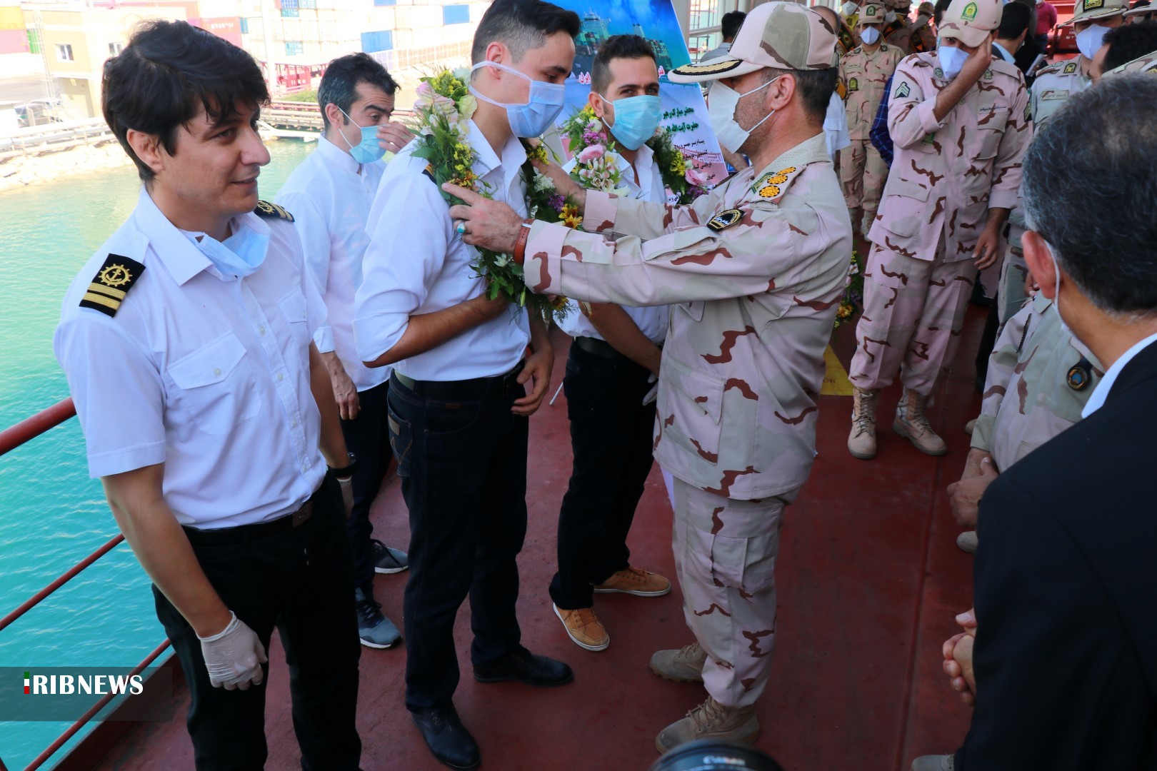 استقبال و قدردانی از خدمه‌ یکی از نفتکش‌های ایرانی اعزامی به ونزوئلا در بوشهر