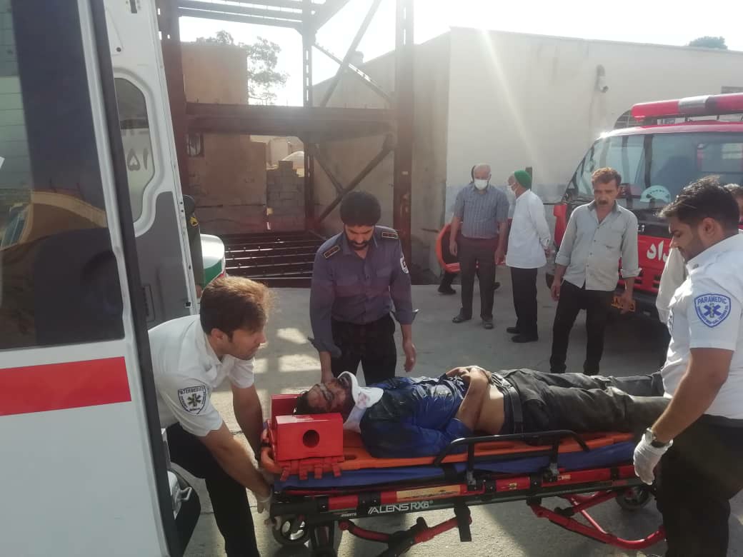 نجات مرد کرمانی پس از سقوط ارتفاع 9 متری نجات مرد کرمانی پس از سقوط ارتفاع 9 متری