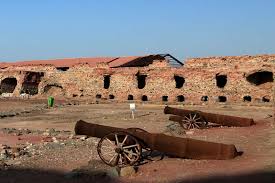 مرمت قلعه پرتغالیهای جزیره هرمز مرمت قلعه پرتغالیهای جزیره هرمز