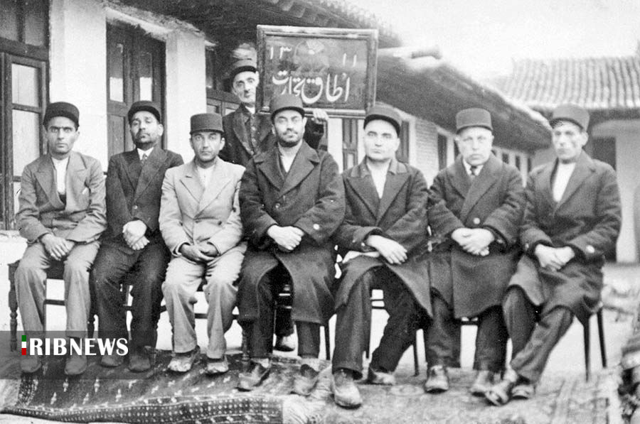 اتاقی با در&zwnj;های نیمه بسته