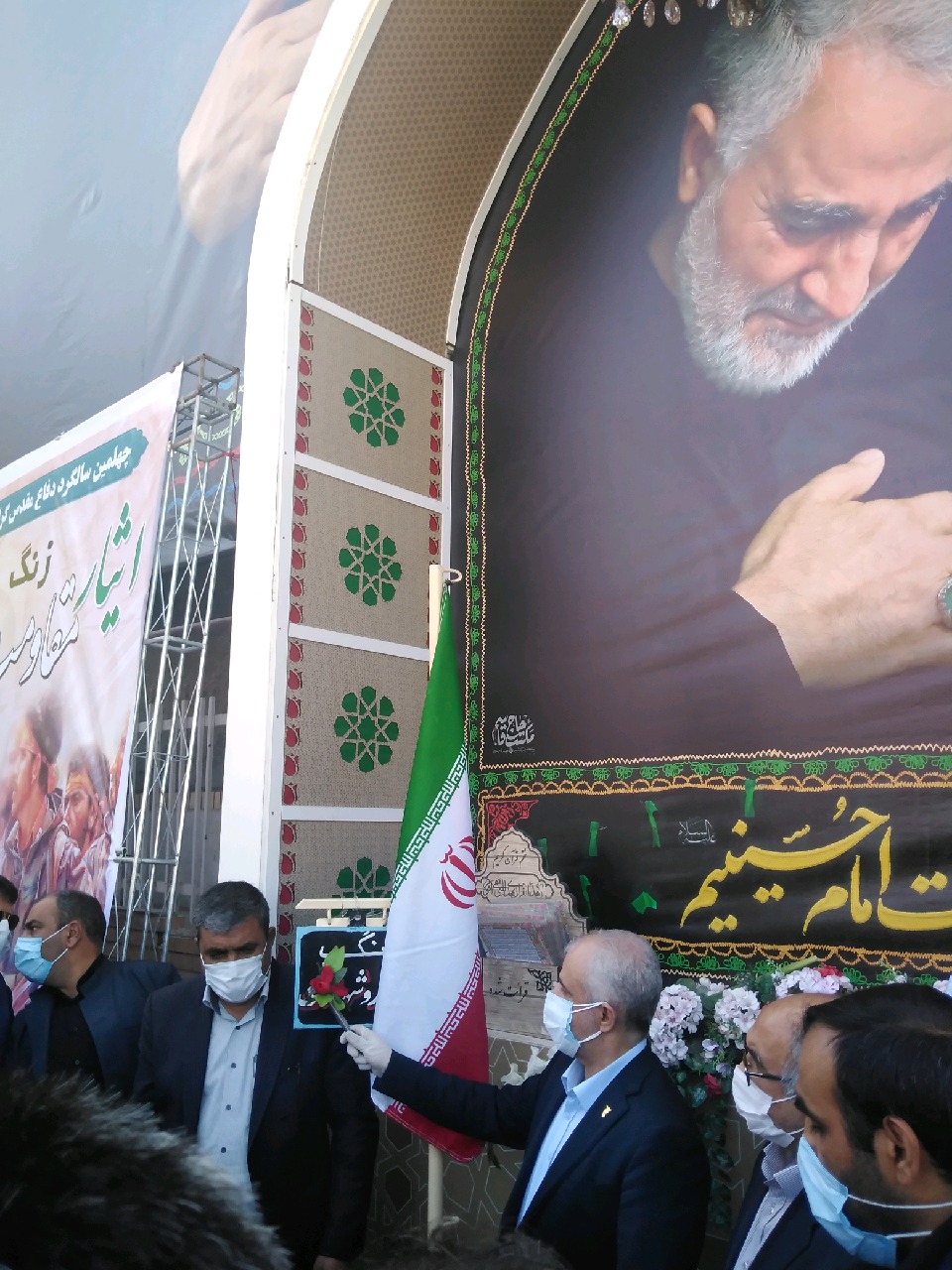 نواخته شدن زنگ ایثار، مقاومت و پیروزی در جوار مزار شهید سپهبد سلیمانی