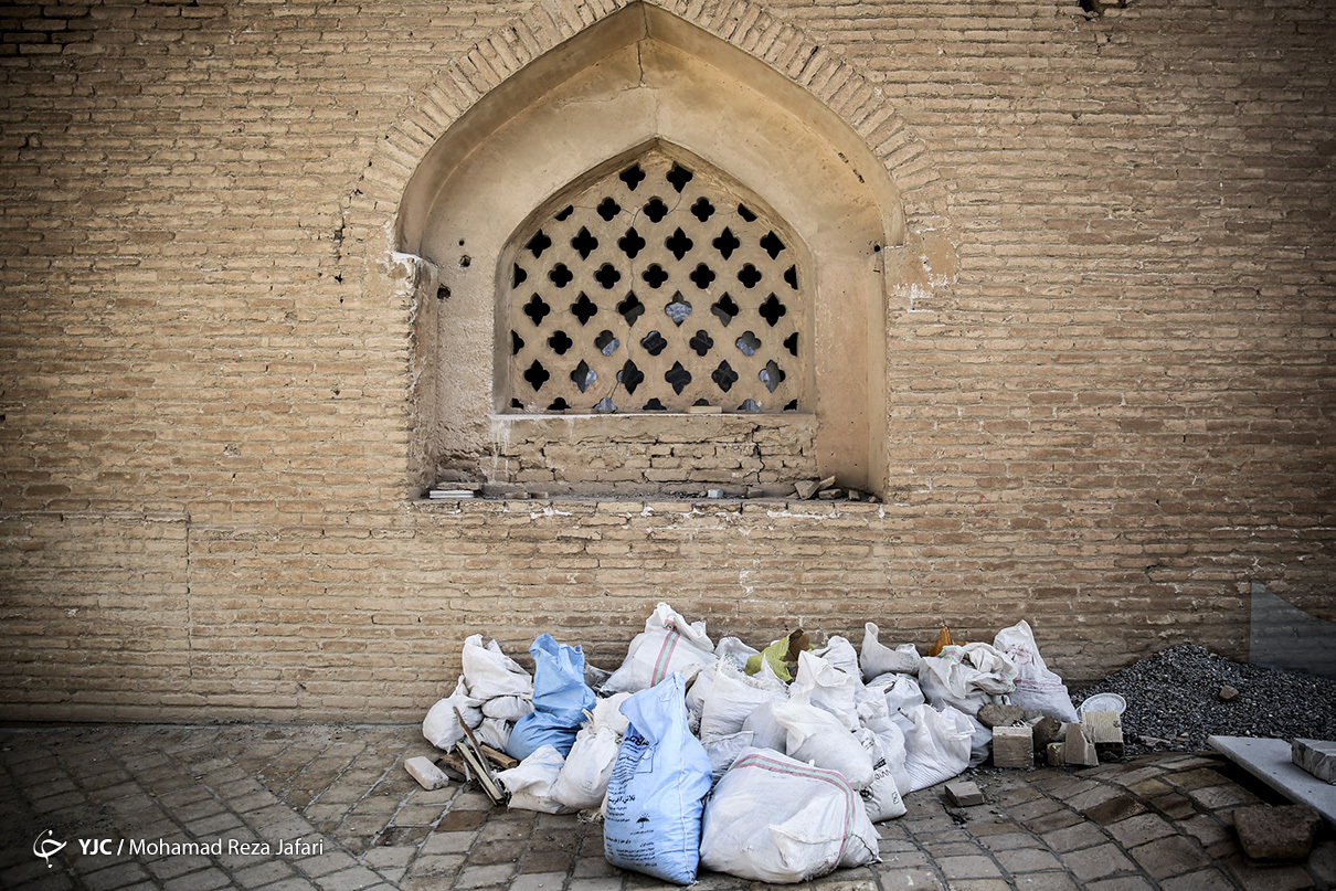 پشت پرده میدان امام اصفهان