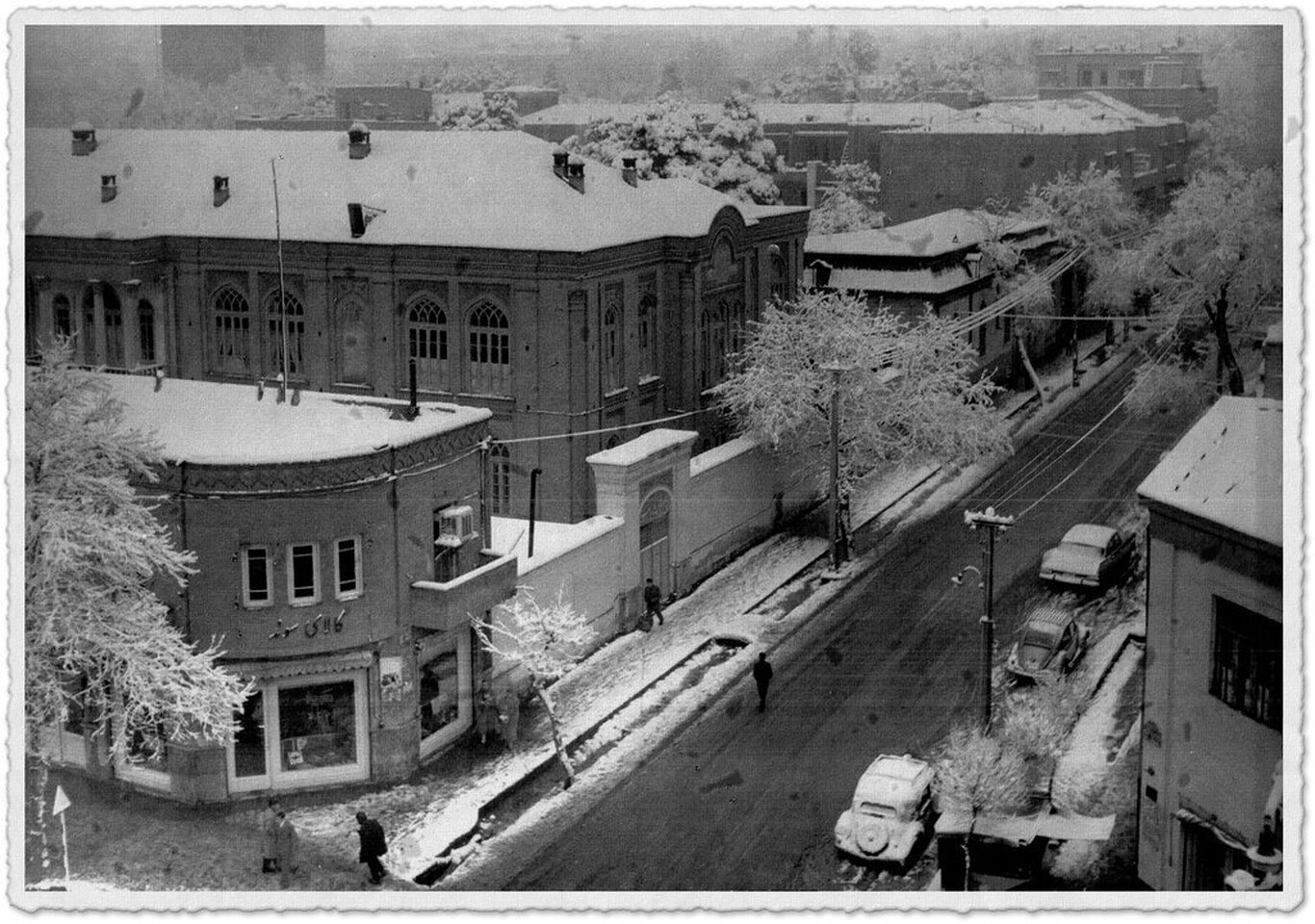 این دبیرستان معروف یادگار دو پدر است برای دو پسر کشته‌شده