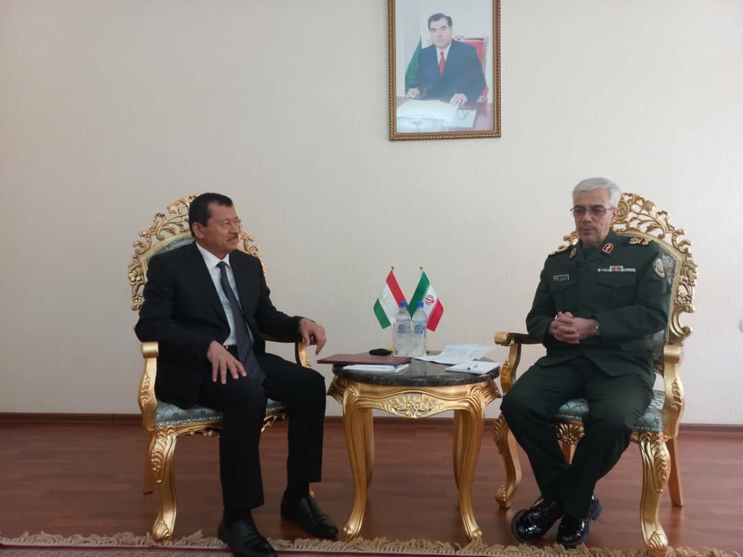 رونمایی از پهپاد ایرانی ابابیل (2) تحویل داده شده به نیروی هوایی تاجیکستان رونمایی از پهپاد ایرانی ابابیل (2) تحویل داده شده به نیروی هوایی تاجیکستان