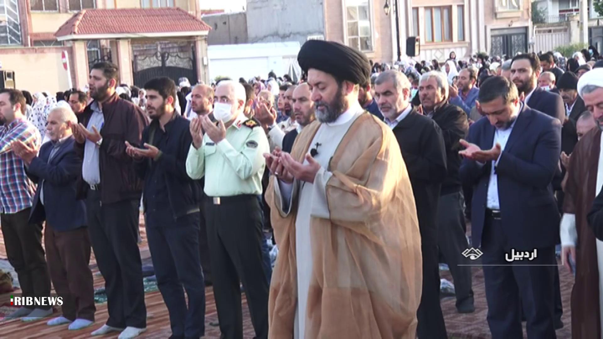 اقامه نماز عید قربان در محوطه شهیدگاه اقامه نماز عید قربان در محوطه شهیدگاه