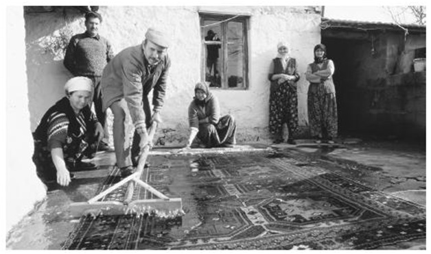 شغل عجیب و غریب بانوان خانه‌دار در قالیشویی چه بود؟