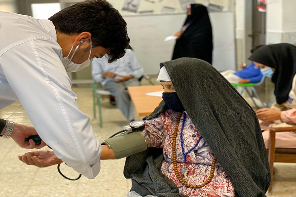 ارائه خدمات پزشکی و بهداشتی رایگان به اهالی منطقه عشایری منگار باغملک