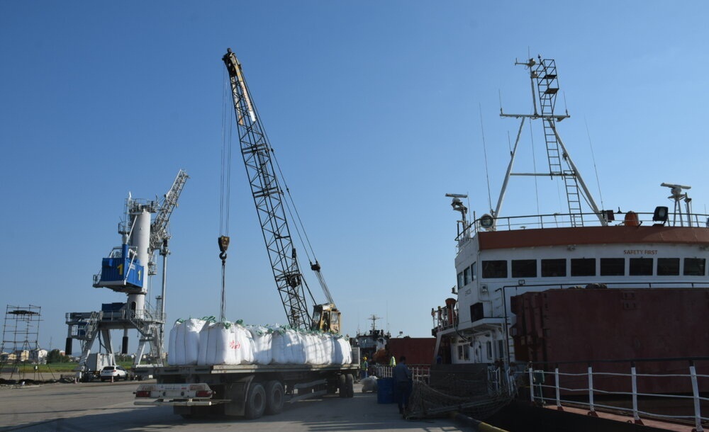 تأمین بیش از ۴۰۰ دستگاه تجهیز تخلیه و بارگیری کالا در بندر امام خمینی تأمین بیش از ۴۰۰ دستگاه تجهیز تخلیه و بارگیری کالا در بندر امام خمینی