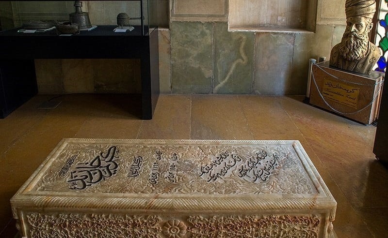 پادشاه مقتدری که خودش را وکیل الرعایا می‌نامید