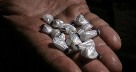 کشف بیش از ۷۵۰ گرم هرئین از معده یک قاچاقچی کشف بیش از ۷۵۰ گرم هرئین از معده یک قاچاقچی