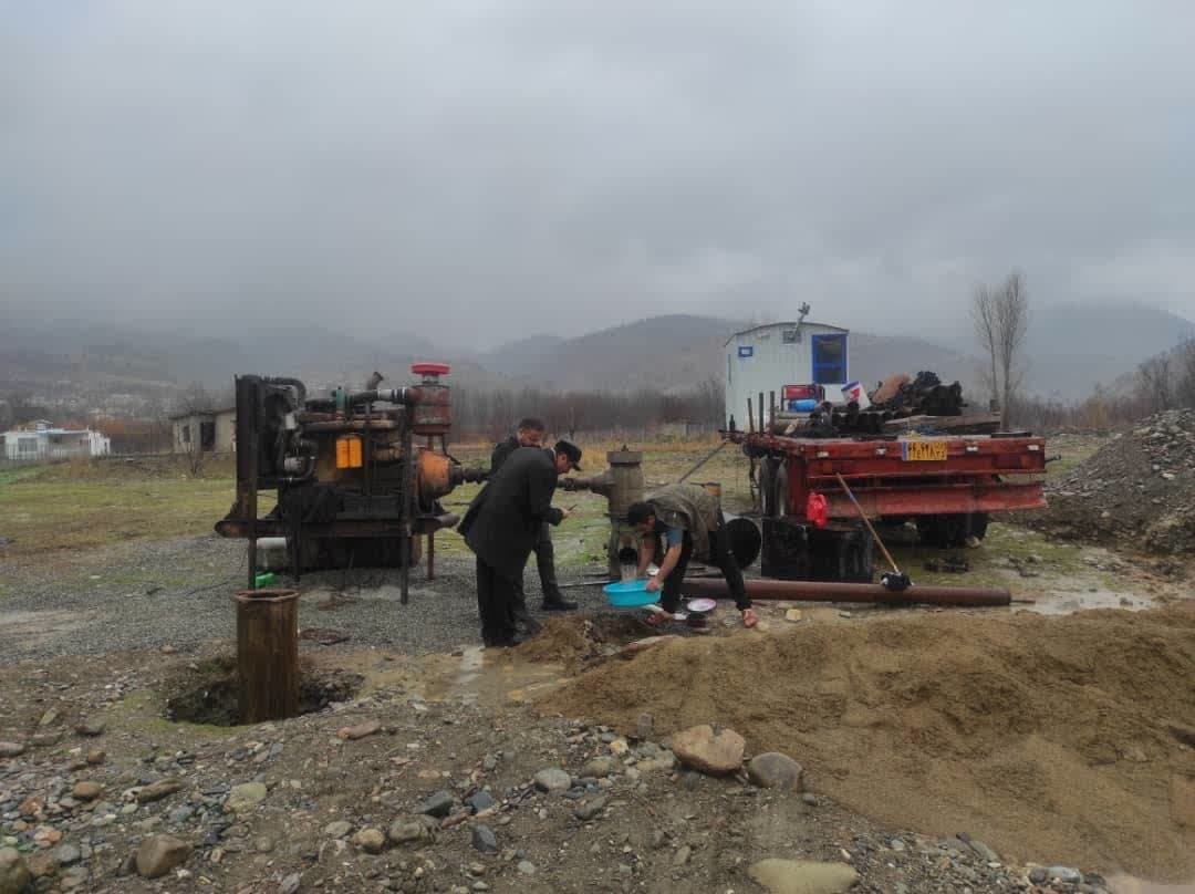 حفر چاه جدید آب شرب در روستای واوان شهرستان سردشت حفر چاه جدید آب شرب در روستای واوان شهرستان سردشت