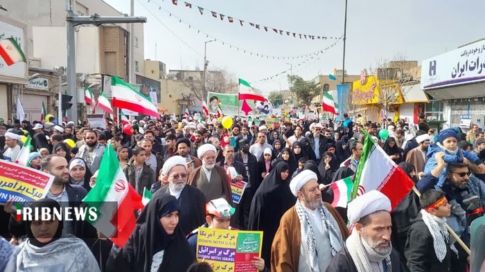 راهپیمایی مردم قم در حمایت از عملیات «وعده‌ صادق»