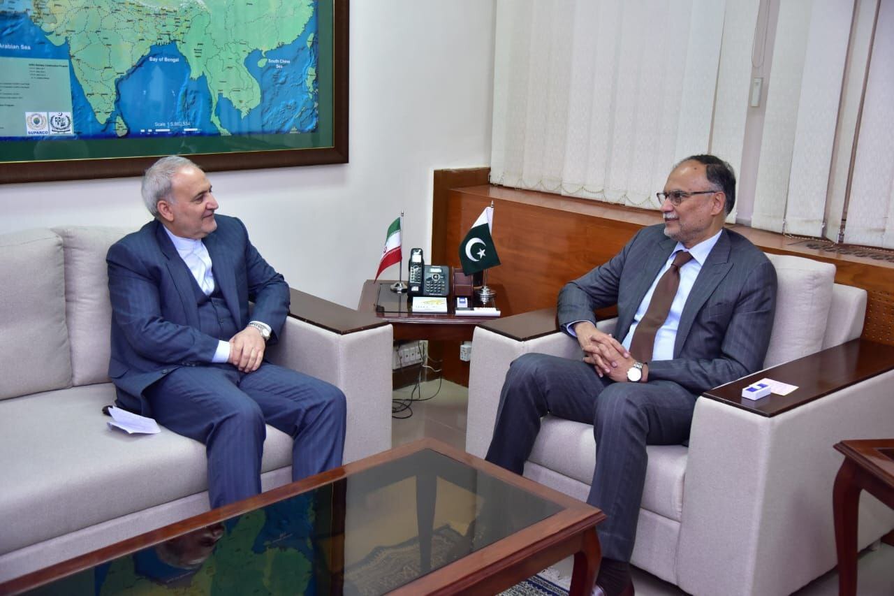 تاکید بر توسعه زیرساختهای ریلی و جادهای ایران و پاکستان تاکید بر توسعه زیرساختهای ریلی و جادهای ایران و پاکستان