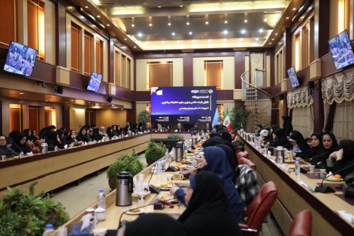 نشست صمیمانه بانوان هیئت علمی با وزیر علوم نشست صمیمانه بانوان هیئت علمی با وزیر علوم