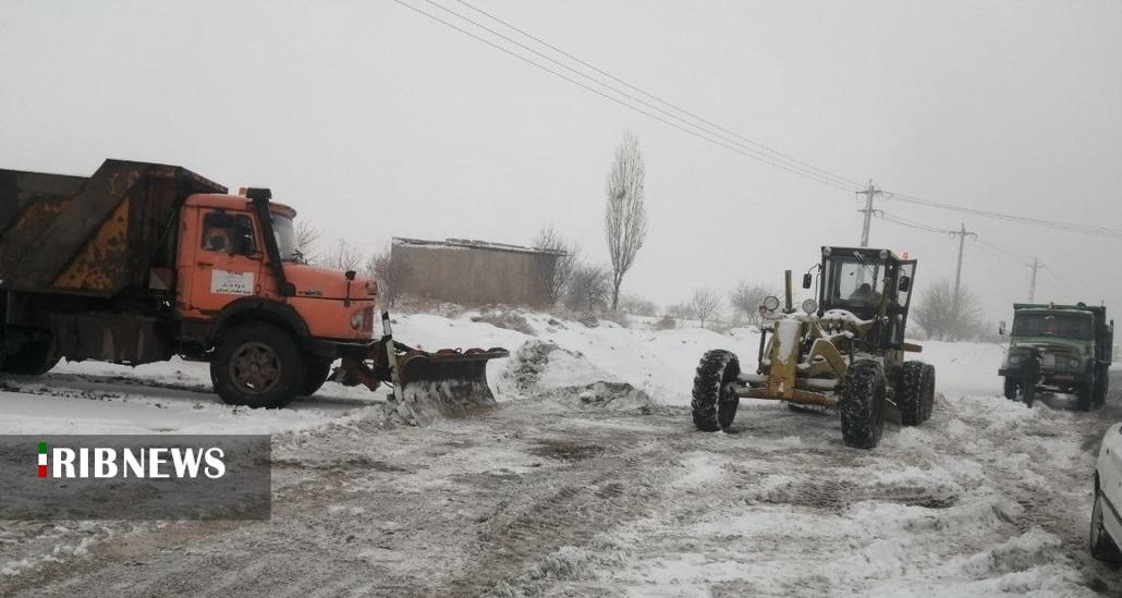 برفروبی ۳۵۰ کیلومتر از محور‌های اصلی و روستایی مراغه