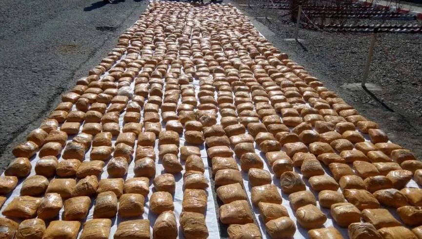 کشف محموله‌های بزرگ مواد مخدر در جنوب افغانستان